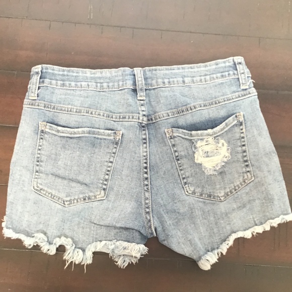 JustUSA Ripped Jean Shorts Women Size Large - Picture 2 of 4
